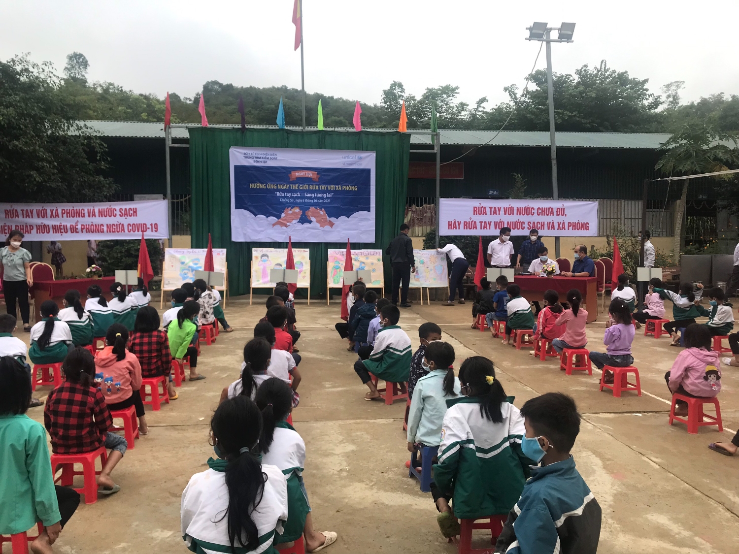 CUỘC THI VẼ TRANH VỀ CHỦ ĐỀ PHÒNG CHỐNG COVID - 19