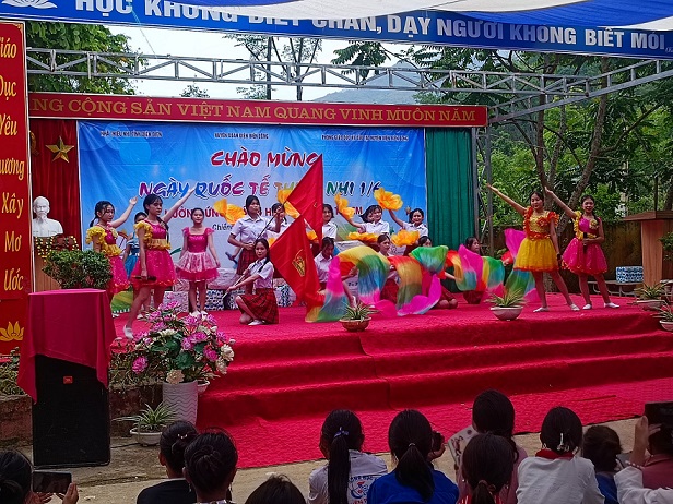 TẶNG QUÀ NGÀY QUỐC TẾ THIẾU NHI 1/6