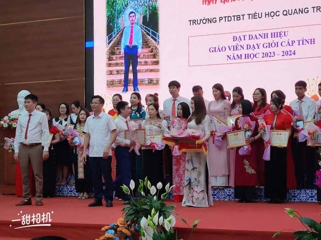 CÔ GIÁO VÙNG CAO TÂM HUYẾT VỚI NGHỀ